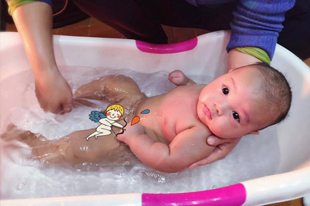 Dịch vụ tắm bé sơ sinh tại nhà tại Hà Nội