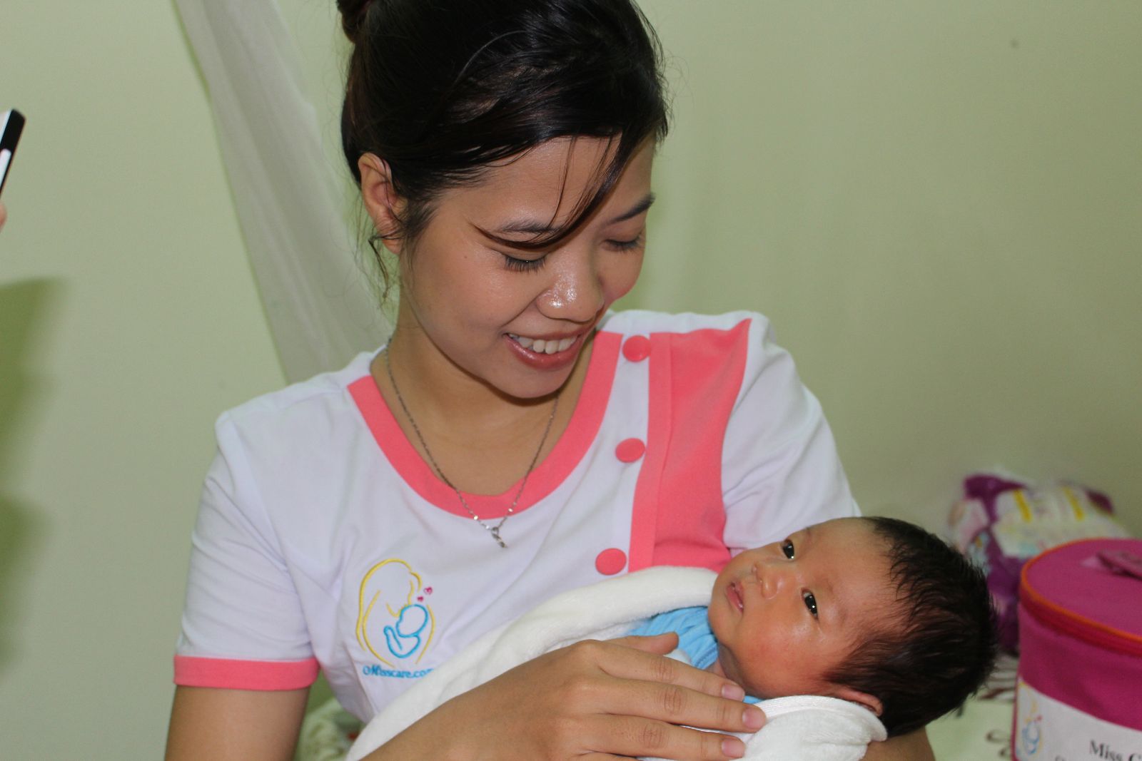 Dịch vụ tắm bé sơ sinh